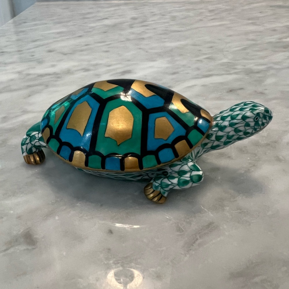 Herend fishnet turtle in excellent condition